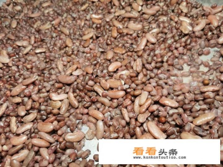 红豆黑米葡萄干糯米团子做法？红豆糯米粉蒸的团子的做法？