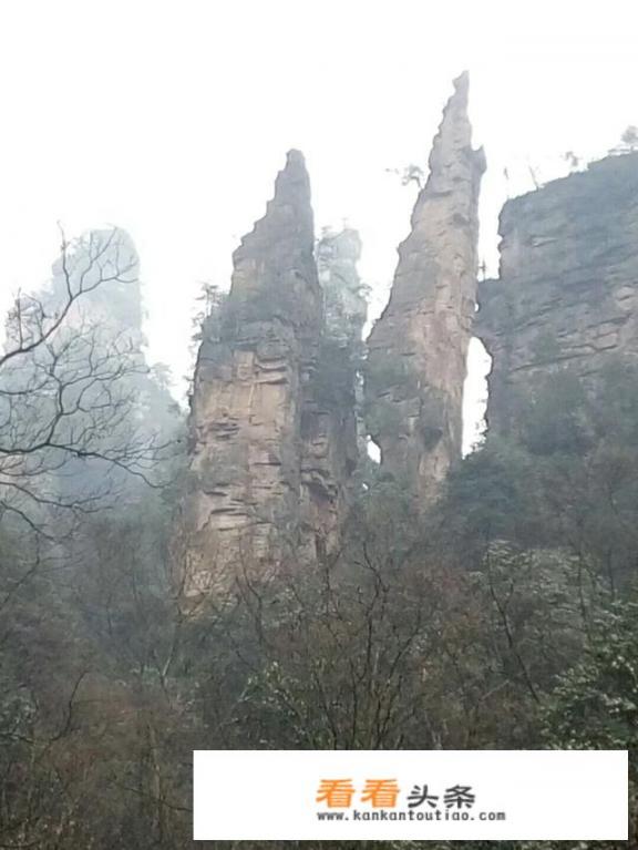 自驾去张家界玩三天，住哪里比较方便？住同一个地方还是换着住？张家界三天怎么玩？