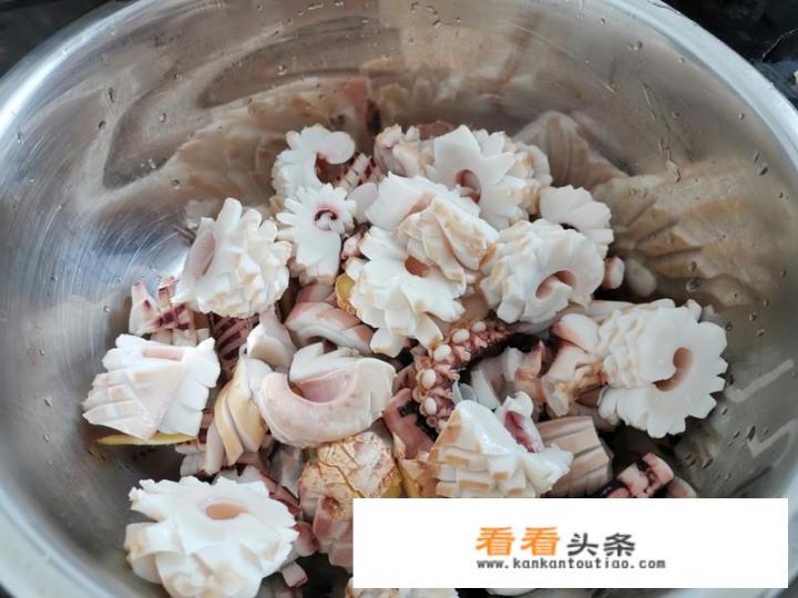 泡发鱿鱼怎么炒好吃又嫩？新鲜鱿鱼怎么炒好吃 家常做法？