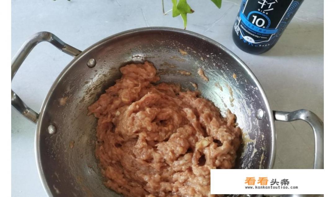 粉蒸肉饼的家常做法？白菜蒸肉饼的家常做法？