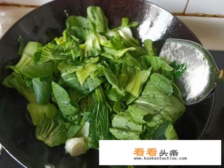 酱炒小白菜家常做法？绿豆片炒青菜的做法？