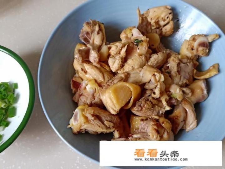 酱炒小白菜家常做法？绿豆片炒青菜的做法？