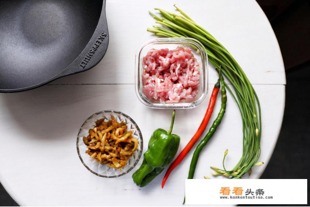 榨菜丝炒肉怎么做？榨菜木耳炒肉的做法？