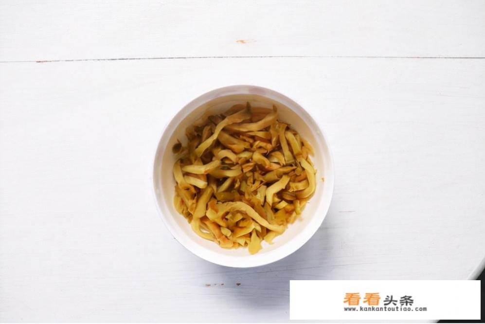 榨菜丝炒肉怎么做？榨菜木耳炒肉的做法？