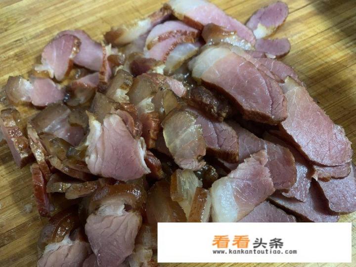 状元哥二次加工豆瓣酱比例？腊肉怎么做好吃家常做法？