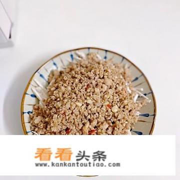 烝瘦肉怎么才会嫩？香芋丝蒸肉末怎么做好吃，香芋丝蒸肉末的家？