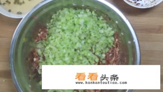 怎样做芹菜馅饺子好食？芹菜馅饺子怎么调馅好食？