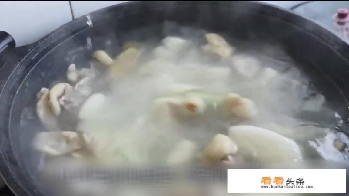 秋天鸡汤怎么炖补气血增强免疫力？补气血食谱？