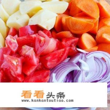 红烧牛肉土豆洋葱西红柿的做法？红烧土豆牛肉里要放糖吗？