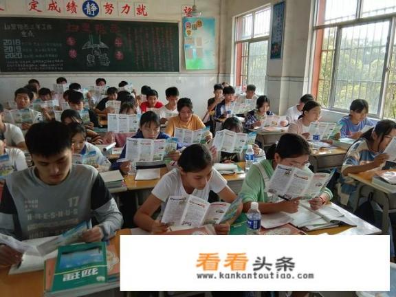 浅谈新课程理念下如何撰写教学设计及教学评析？8年级下册语文教案