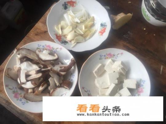 清炖草鱼汤怎么炖好吃又简单？