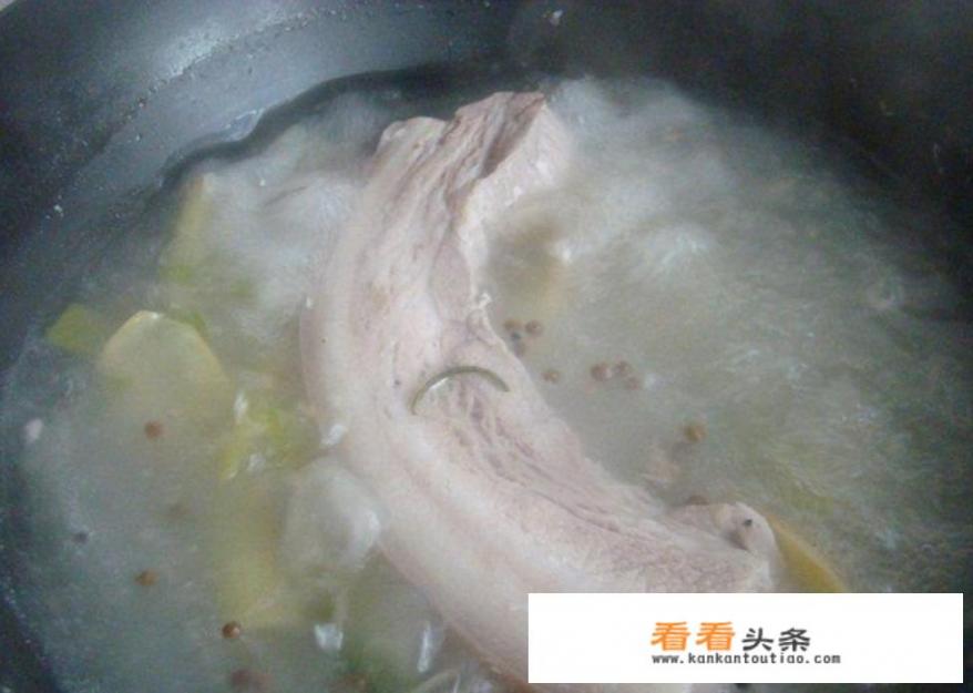 梅菜扣肉的做法？