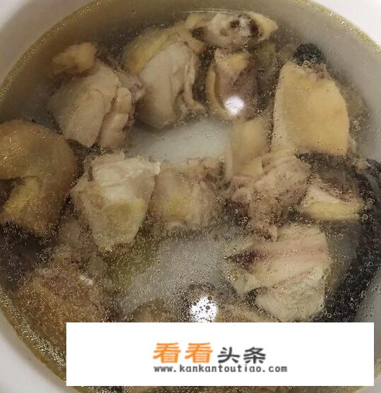 菌汤炖鸡汤的家常做法？