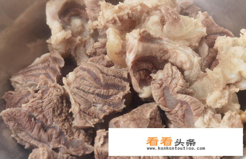 胡萝卜烧牛肉的做法？