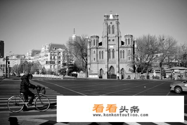 为什么同为临海城市，秦皇岛成为了旅游胜地，而天津却只有集装箱和港口