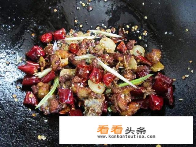 辡子鸡腿的做法