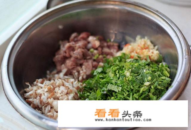 “三鲜水饺”指的哪三鲜？怎样调出鲜香诱人的水饺馅