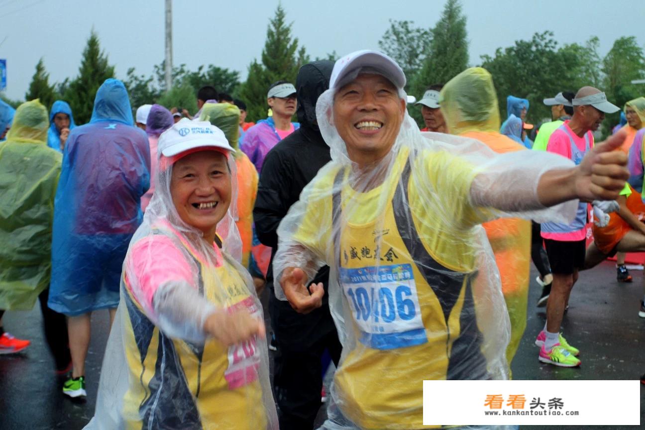 和刚确立女朋友关系的女生，邀请她和我一起去旅游是不是不太合适