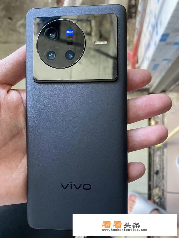 蓝厂内斗！同样的价格，iQOO 10和vivo X80谁更值得入手