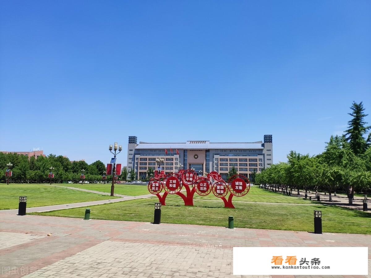 中国一共有多少所大学，每个省的代表性大学是哪些，各有什么优势