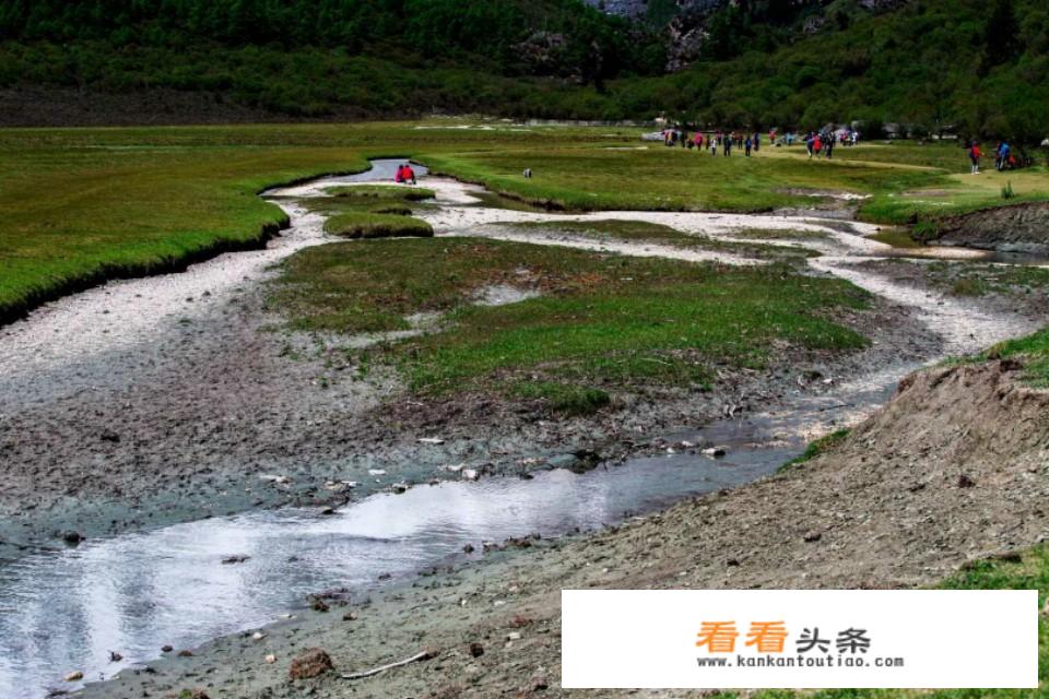 足下万里，移步换景，寰宇纷呈万花筒。这句话是什么意思？_万花筒旅游