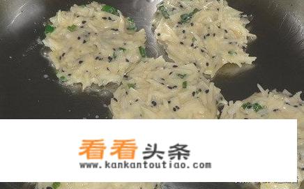 鸡蛋土豆饼如何做？_鸡蛋土豆饼