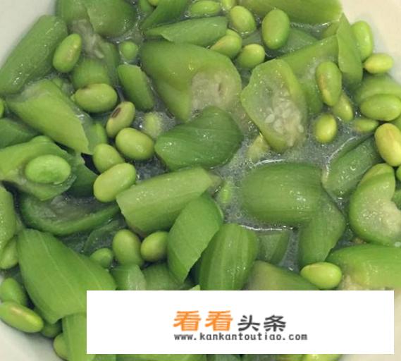 丝瓜炒毛豆怎么烧呢？_丝瓜毛豆炒鸡蛋