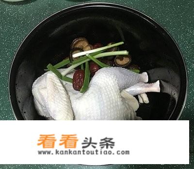 怎样用高压锅炖鸡汤？_高压锅香菇炖鸡的做法