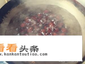 正宗炖鸡怎么做？_炖鸡汤的家常做法