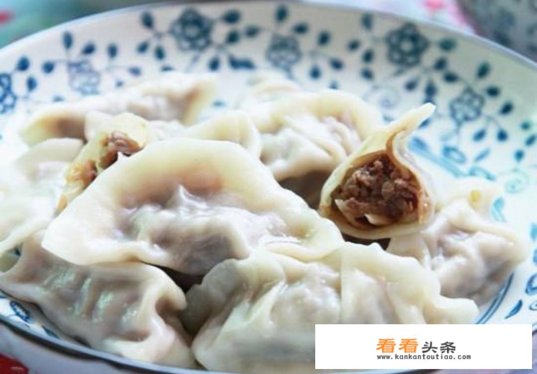 牛肉馅饺子放什么菜好吃？_包牛肉饺子搭配什么菜