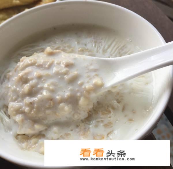 长期吃燕麦片对身体有什么好处？_燕麦的功效与作用禁忌人群