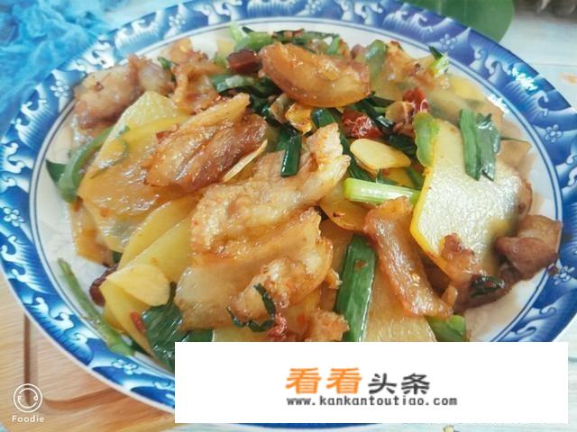 土豆炒肉片的简单做法是什么？_大蒜炒肉片的家常做法