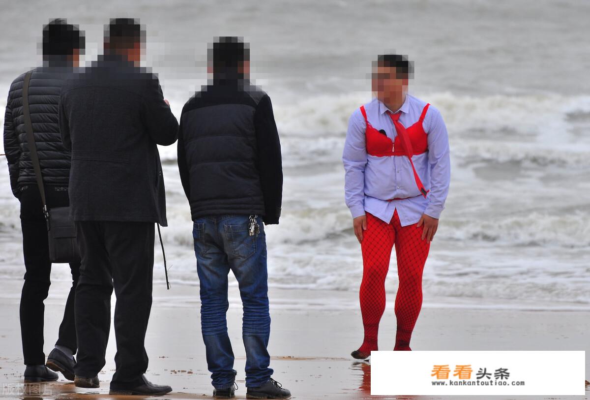 在中国的有些地方，结婚时有“婚闹”的习俗，是什么原因？对此你怎么看？