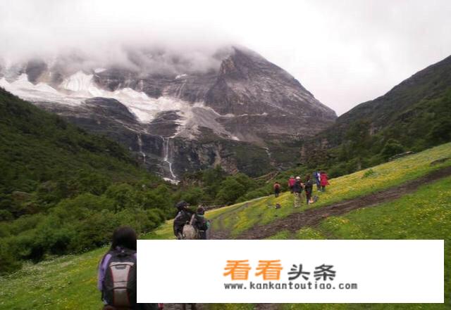 去稻城亚丁旅游一趟大概要花多少钱？怎么样？