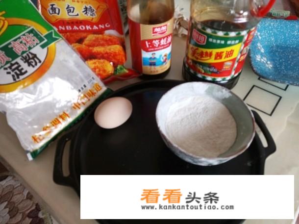 脆皮炸鸡是如何制作的呢？