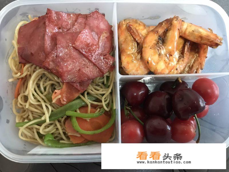 小学生春游大家都给孩子带什么食物呢？小零食呢怎么带？