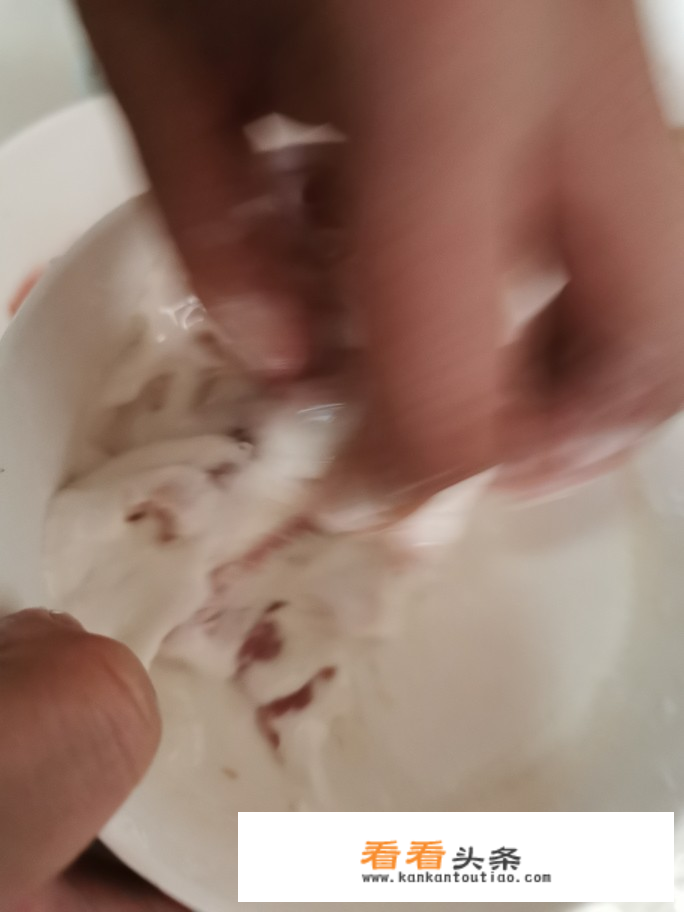 怎么给锅包肉挂糊？