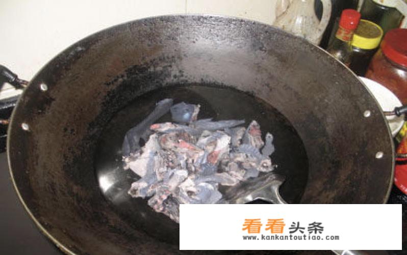 怎样炖乌鸡汤好喝又营养？