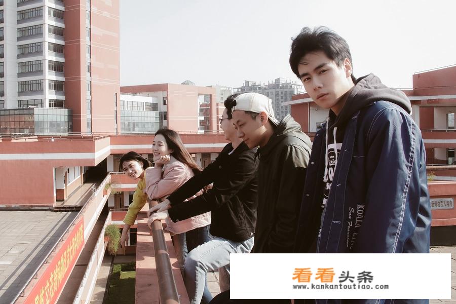 大学生怎样与人交流？