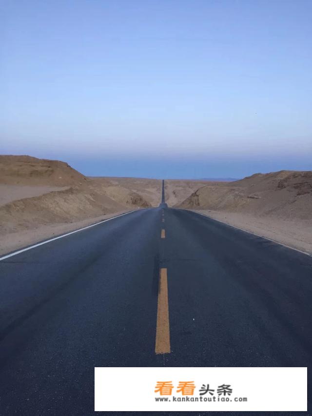 一个月2000块钱去旅行十几个小镇够吗？