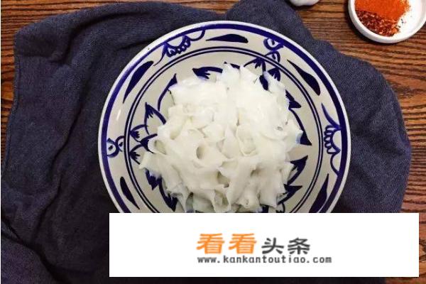 油泼面的做法及配料是什么？
