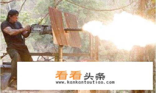 电影里面经常有机枪手被击中，临死前一边弧形倒地还能打空一个弹夹，是真的吗？