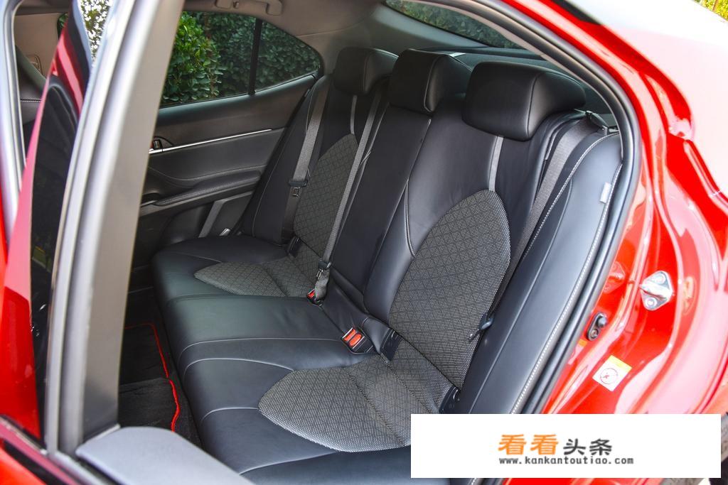 丰田凯美瑞混动2.5豪华版的落地价在各地都是多少？价格受什么因素影响？