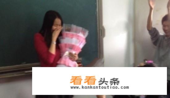 作为大学生，喜欢上了自己的女老师，我该怎么办？