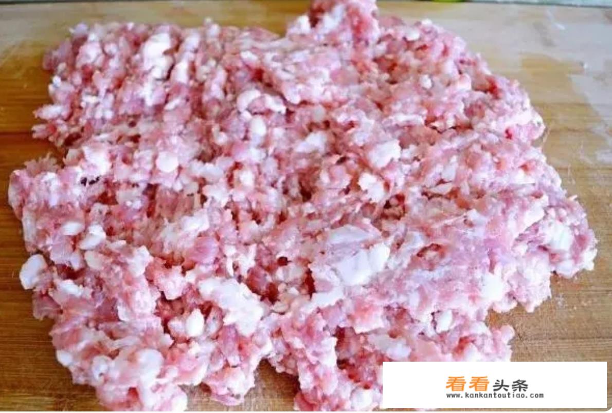 炸肉丸子怎么炸又嫩又好吃？