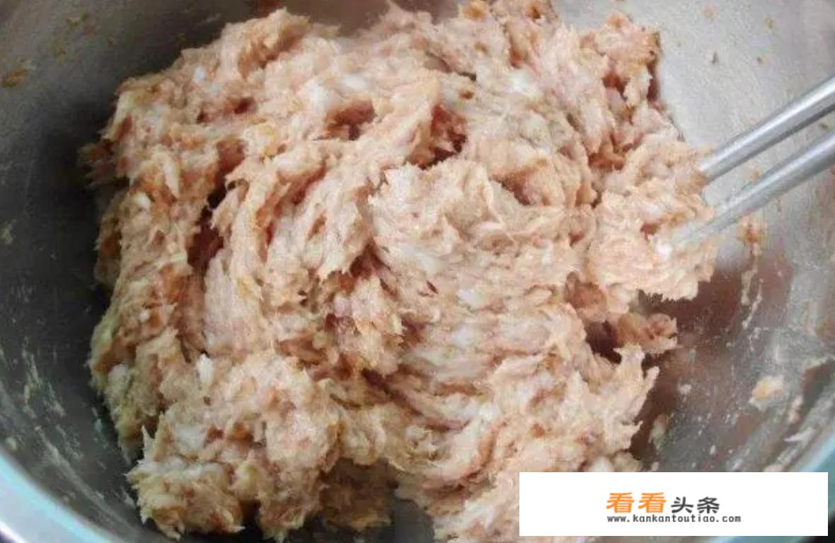 炸肉丸子怎么炸又嫩又好吃？