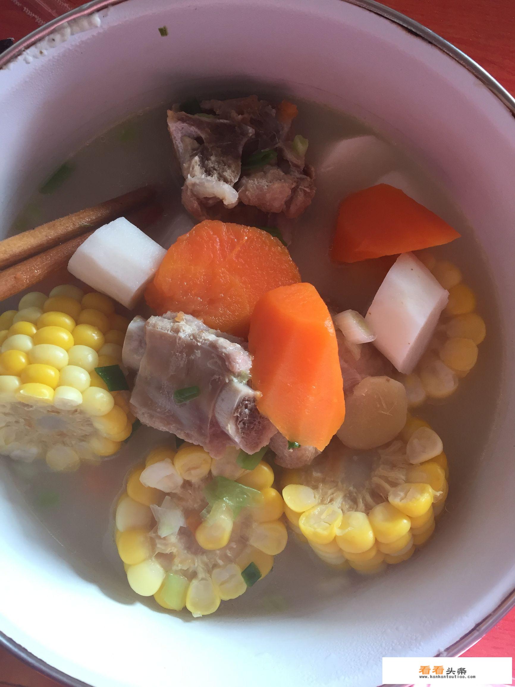 家里炖排骨好吃做法？