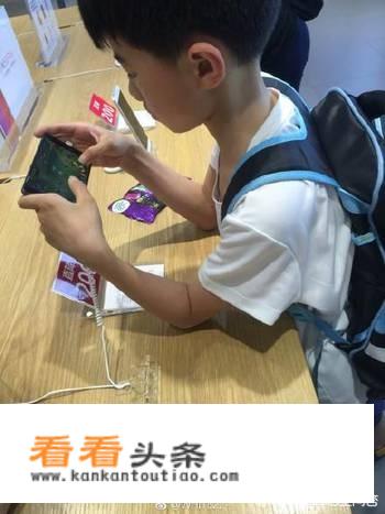 《王者荣耀》这款游戏会令人上瘾，尤其是孩子做出许多极端事情，大家怎么看？
