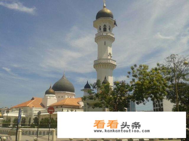 淘气一家计划寒假去新加坡旅游，准备了8000元人民币，可以兑换多少新币？1新币兑换人民币4.96元？