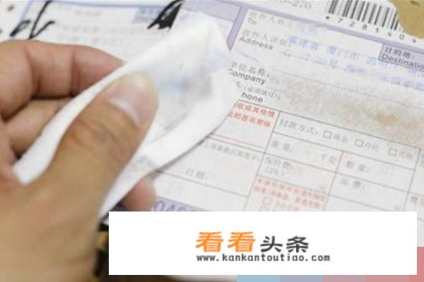 假如在公共场合中，有一个人有意当众揭你的短处或你的隐私，你怎么去处理？